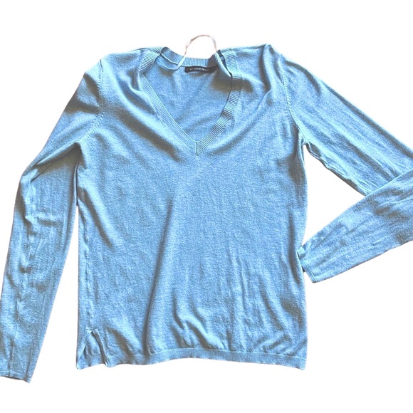 Baby blue V-neck sweater - Picture 1 of 6
